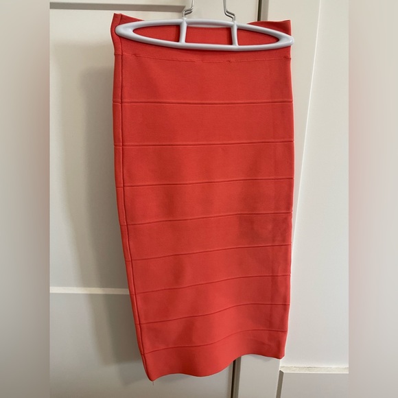 BCBGMAXAZRIA-LEGER skirt - Picture 3 of 5
